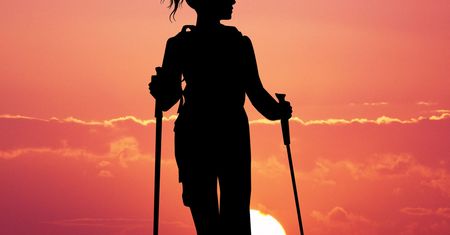 Spacerem po młodość. Poznaj zalety nordic walking