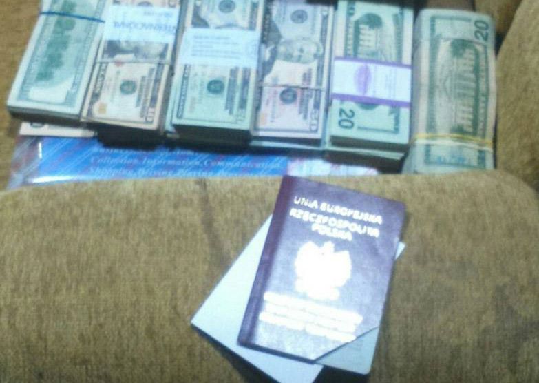 Polka z walizką dolarów aresztowana w Ekwadorze