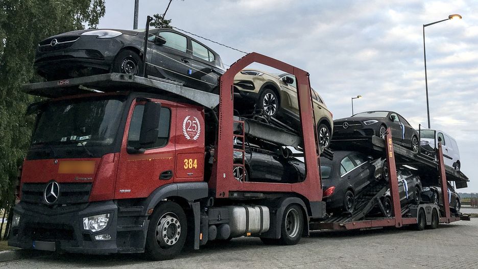 Choć samochody nie mają wielkiego wpływu na powstawanie smogu, to są istotnym źródłem emisji tlenków azotu