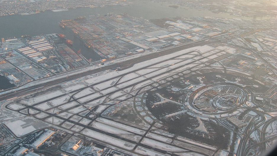 Z portu lotniczego Newark-Liberty można w prosty sposób dostać się do centrum Nowego Jorku