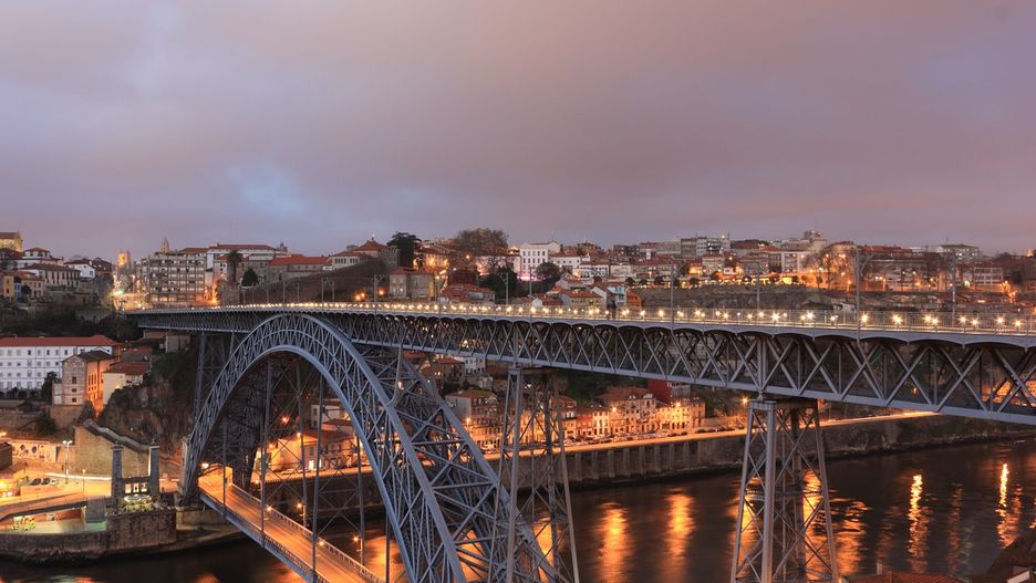 Lotnisko w Porto znajduje się 16 km od centrum miasta