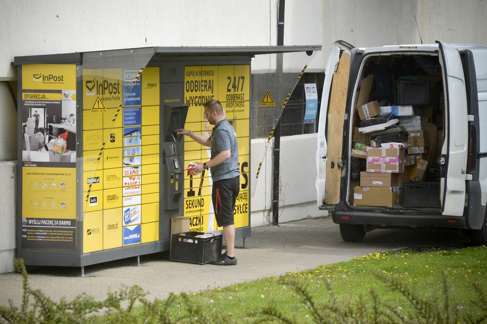 Oszuści podszywają się pod kurierów i chcą wyłudzić pieniądze