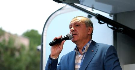 AFP: prezydent Recep Tayyip Erdogan nie wrócił do Ankary po próbie puczu