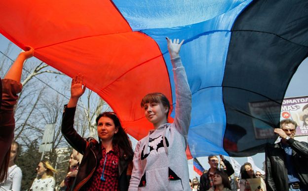 10 tys. ludzi uczciło rocznicę rewolty w Doniecku