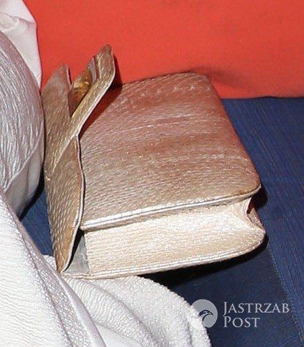 Joanna Krupa z beżową torebką