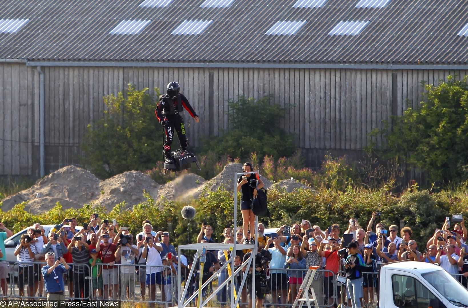 Franky Zapata i jego flyboard nad kanałem La Manche. Historyczny lot przerwany