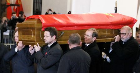Rok po śmierci Adamowicza. "Ta trumna nas przytłoczyła"