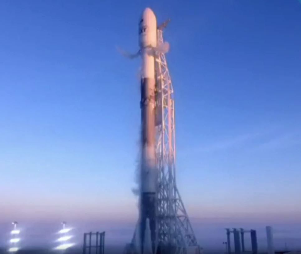 Oglądają start rakiety SpaceX na żywo