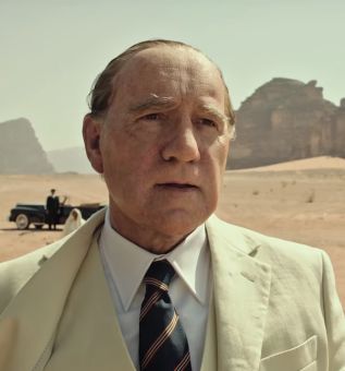 Kevin Spacey w filmie "Wszystkie pieniądze świata" 