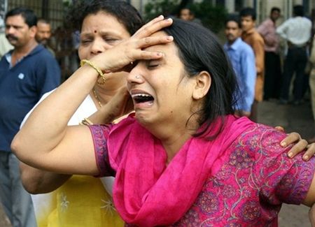 190 osób zginęło, 660 rannych w zamachach w Bombaju