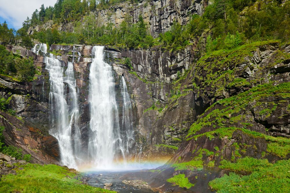 Nie tylko pożyteczna, ale też przyjemna dla oka. Norweska toaleta z pięknym widokiem