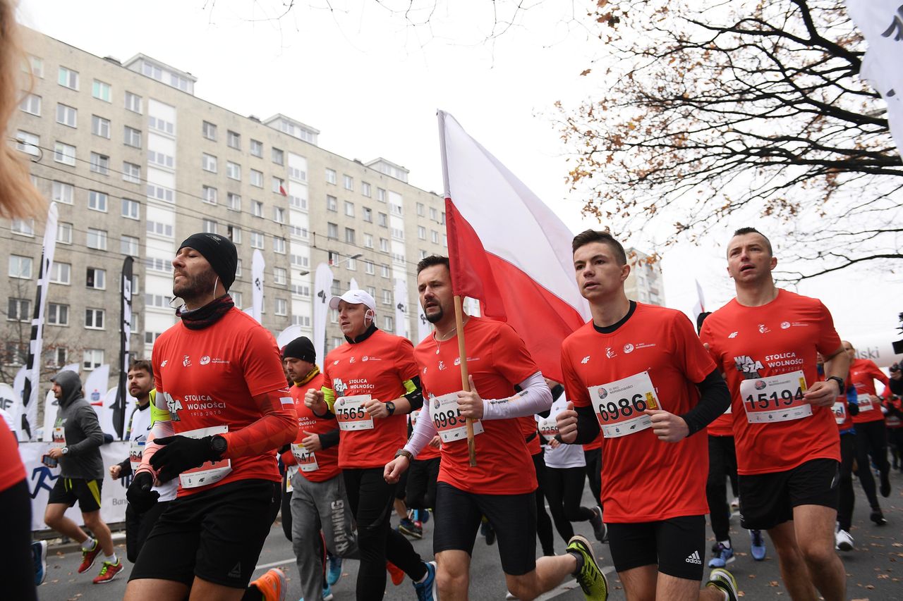 11 listopada. Rekordowy Bieg Niepodległości w Warszawie. Organizatorzy: tylu biegaczy jeszcze na trasie nie było