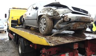 Zjechała ze skarpy, bo uwierzyła nawigacji. Nietypowy wypadek koło Brzeska