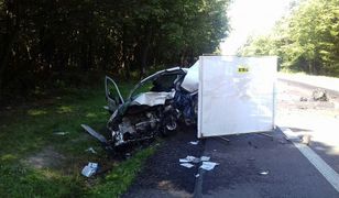 Śmiertelny wypadek w Lubelskiem. Nie żyje kierowca auta
