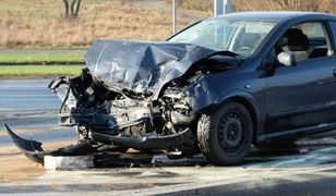 Wystarczył głupi błąd. Jedna osoba ranna, uszkodzonych kilka pojazdów