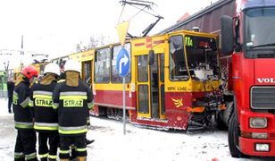 Tramwaj zderzył się z TIR-em