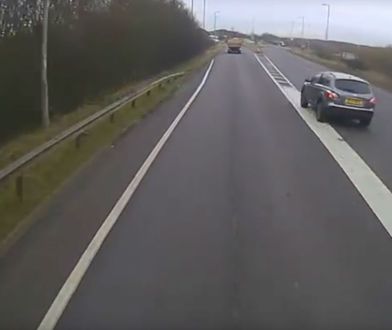 Auto przeleciało nad rondem. Pijana matka wiozła dziecko