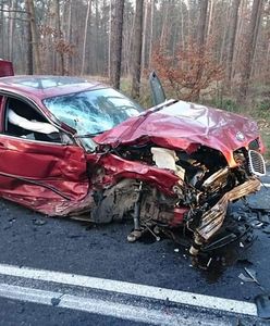 Trzy zmiażdżone auta, siedem osób rannych. Wypadek w Łódzkiem