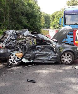 Tragedia pod Czarnkowem w Wielkopolsce. 27-latek wjechał golfem wprost przed tira
