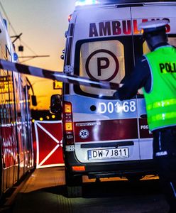 Wypadek przy Sky Tower we Wrocławiu. Młoda kobieta wpadła pod tramwaj