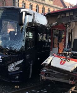 Gdańsk. Zderzenie autobusu z tramwajem. 12 rannych w wypadku przed Bramą Wyżynną. Zobacz nagranie