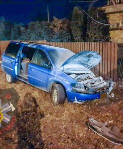 Groźny wypadek koło Radomia. Strażacy musieli uwolnić kierowcę z auta