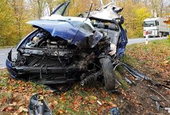 Tragiczny wypadek w Podhuciu. Kierowca wjechał w busa