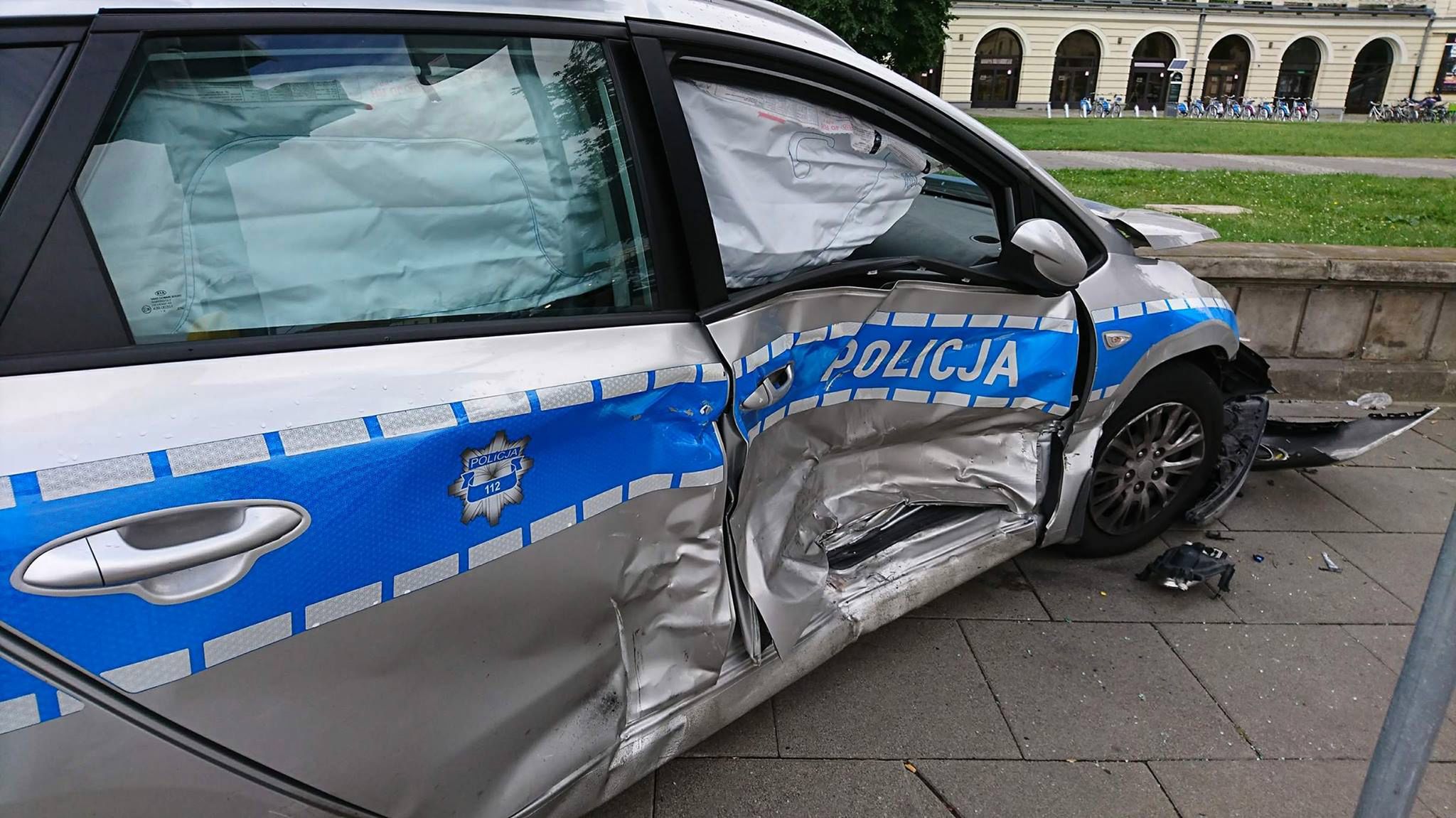 Wypadek radiowozu w Warszawie 