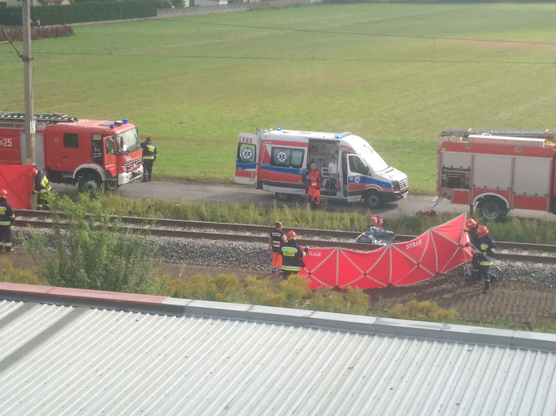 Miejsce wypadku widziane z okna bloku przy ul. Kolejowej w Gostyninie