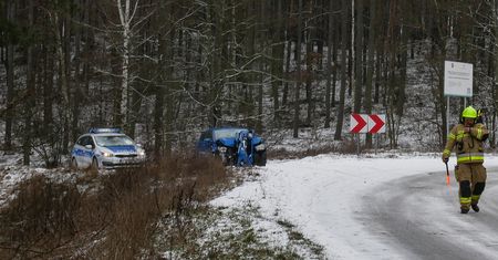 Drogi są bardzo śliskie. Wypadki i kolizje w regionie