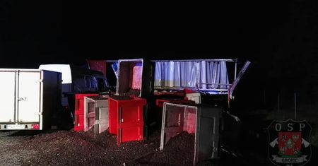 Chrzanów: wypadek na A4. Przewróciła się ciężarówka z porzeczkami