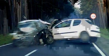 Tak się kończy wyprzedzanie na trzeciego. Nagranie z wypadku trafiło do internetu