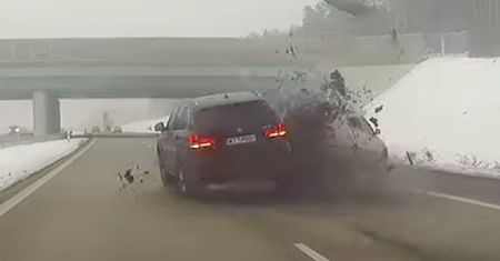 Cud na A1. Rodzice z dwójką dzieci przeżyli w rozerwanym aucie