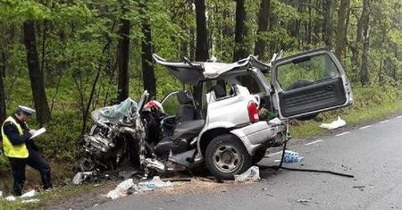 Tragedia w Srocku koło Częstochowy. Czołowe zderzenie ze śmieciarką