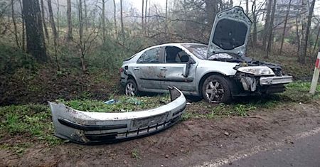 Żyrardów. Pijana kobieta wjechała do rowu. Na pomoc przyjechał jej nietrzeźwy partner