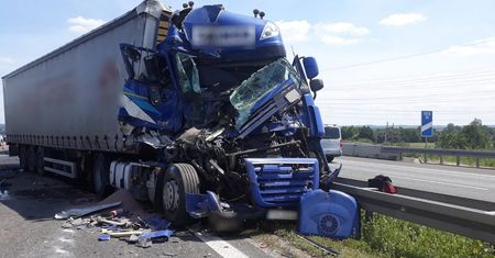 Wypadek trzech tirów na autostradzie A4. Potężny korek
