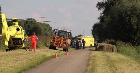 Pijany Polak uderzył w drzewo i uciekł. W aucie zostali ranni pasażerowie