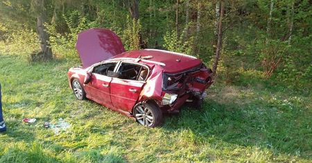 Wypadek w Majówce. Opel zmiażdżony przez pijanego kierowcę BMW