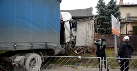 TIR wjechał w dom. Groźny wypadek w Kielcach