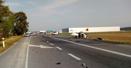 Opolskie. Śmiertelny wypadek w Krapkowicach. Osobówka zderzyła się z ciężarówką
