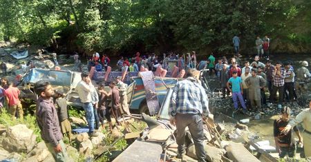 Bus runął w przepaść w Indiach. Nie żyje 35 osób