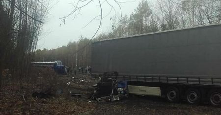Zderzenie pociągu Intercity z ciężarówką pod Ozimkiem. Nie żyje jedna osoba