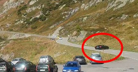 Wypadek wart fortunę. Dodał za dużo gazu, Lamborghini skończyło na dachu