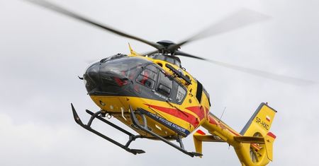 Tragiczny wypadek koło Cieszyna. Zginęła kobieta, jej dzieci trafiły do szpitala