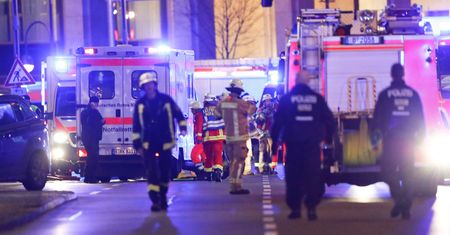 Niemcy. Wjechał skradzioną ciężarówką w samochody na skrzyżowaniu. 9 osób jest rannych