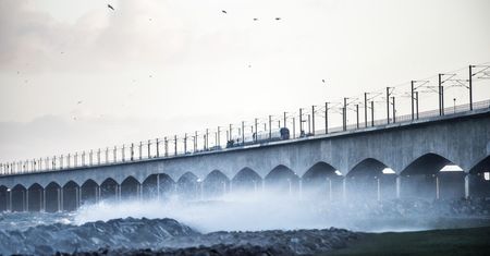 Dania: wypadek kolejowy na moście nad Wielkim Bełtem. Są ranni i zabici