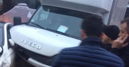 Wypadek na Ochocie. Zderzyły się dwa samochody