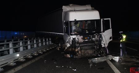 Włocławek. Seria feralnych wypadków na A1. Dwie osoby spadły z wiaduktu