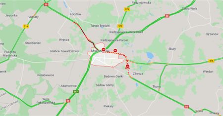 Mszczonów. Śmiertelny wypadek na DK 50. Zderzenie czołowe osobówki z tirem. Zginął dziennikarz