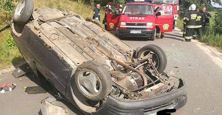 Bartoszylas. Wypadek i dachowanie na Kaszubach. 3,6 promila i bez prawa jazdy